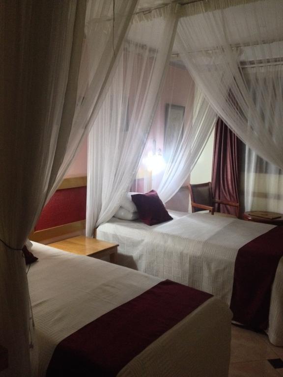 J Residence Motel Ентебе Стая снимка