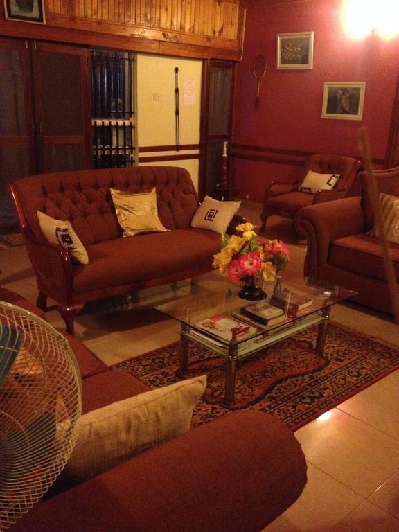 J Residence Motel Ентебе Екстериор снимка