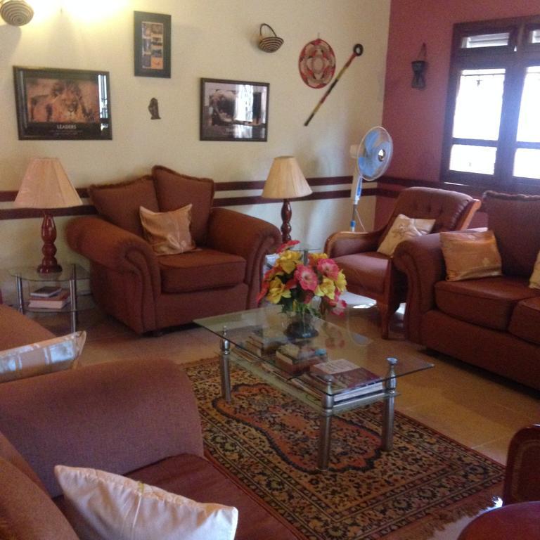 J Residence Motel Ентебе Екстериор снимка