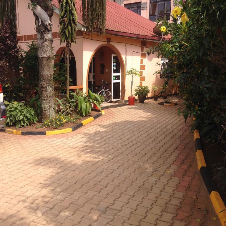 J Residence Motel Ентебе Екстериор снимка