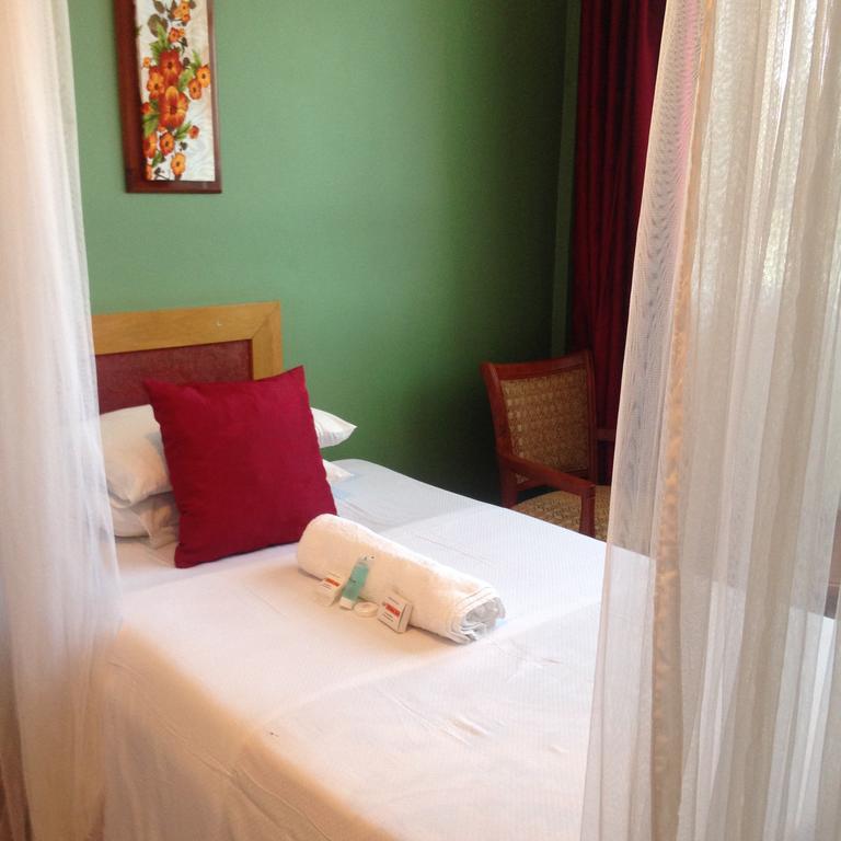 J Residence Motel Ентебе Екстериор снимка