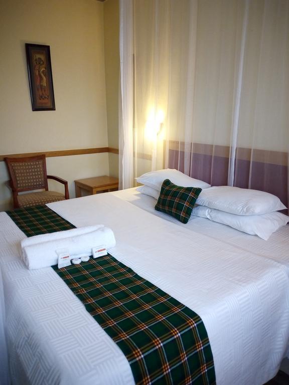 J Residence Motel Ентебе Екстериор снимка